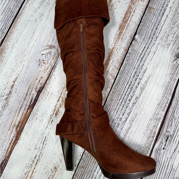 Bakers Brown Suede-like Heeled Boots with Ruched Detailing Size 10 B - Picture 7 of 10